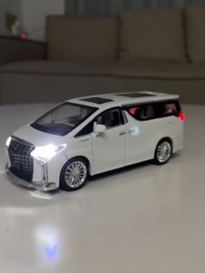 OUVAAN CHEZHI 1/24 Diecast Car Model Modellista Toyota Alphard Velfire Pull Back Car Models MPV Light Car Toys Collection