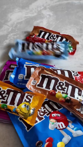 Permen Coklat Impor Amerika / America Product M&M 40 Gr Caramel Cold Brew Peanut Butter Crunchy Cookie Pretzel Milk Choco Almonds Skittles Wild Berry Smoothies Tropical Pouch Wild Berry Sour Tropical Starburst Gummies Lifesavers Collision