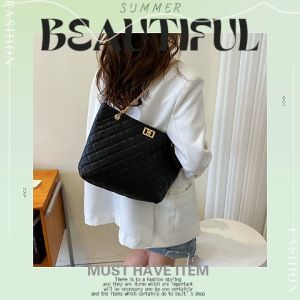 QXshop  พร้อมเสิร์ฟ กระเป๋าสะพายข้างแฟชั่นสำหรับผู้หญิง ใส่ของได้แบบจุใจ ดีเทลเรียบๆ จังแมทช์กับชุดได้ง่าย  ราคาคือคุ้มมาก กดสั่งเลย