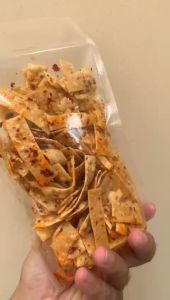 [FREE PACKING KARDUS DAN BUBLE WRAP] Camilan Kulit Pangsit Kriuk Pedas Chili Oil Daun Jeruk 150 Gram