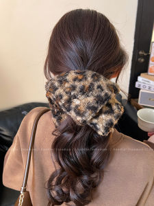 ผ้าพันคอลายเสือดาวสไตล์ย้อนยุคสำหรับผู้หญิง ยางรัดผม รุ่นใหม่ปี 2025 รัดผมหางม้าต่ำ ยางรัดผม ประดับผม เครื่องประดับแฟชั่น