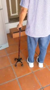 【Fast delivery】❤️ Tongkat Kaki ❤️ 👍🏻Boleh Lipat👍🏻 Tongkat Kaki Getah tongkat walking stick tongkat kayu 拐杖 Height Adjustable Light Weight Quad Cane Lightweight Quadcane 4 Four pole four pole Crutch