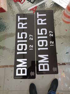 plat mobil mewah || angka digital putih || logo laser || bonus nama || kualitas trjamin || ukuran standar plat asli || hrg trmauk 2buah dpn /blkng