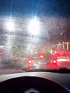 Panduan Membeli & Menggunakan Pembersih Kaca Mobil Berkualitas: Cairan Pembersih Jamur Debu Kaca Mobil Depan / Car Glass Polish Cleaner 260ml