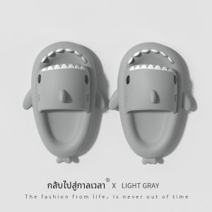 รองเท้าแตะลายปลาฉลาม Punk Graffiti สำหรับผู้ชายและผู้หญิง ทรงหนา สวมใส่กลางแจ้งในช่วงฤดูร้อน รองเท้าแตะแฟชั่น รองเท้าแตะส้นแบน รองเท้าแตะ EVA