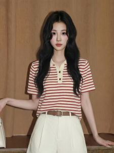 ZISUO | Áo Thun Nữ Cổ Polo Sọc Đỏ Viền Ren Xẻ Lỗ Tay Ngắn