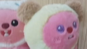 Boneka Gantungan Kunci Loopy: Aksesoris Unik untuk Pria & Wanita