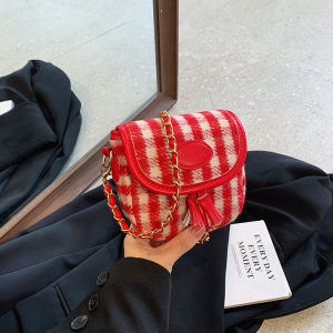กระเป๋าสะพายข้างผู้หญิงสีแดง Mini Chain ขนาดเล็กหรูหรา สไตล์ใหม่ ปี 2025 กระเป๋าสะพายข้างสำหรับงานแต่งงานแบบสะพายข้างแบบสะพายข้างแบบลำลอง