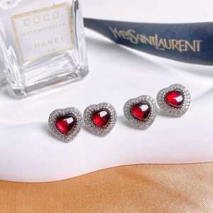 [MY🇲🇾 Ready Stock]💎✨石榴石爱心耳钉 Garnet Heart-Shaped Earrings  ｜深情守护 ✦ 激发活力 ✦ 爱与能量平衡｜