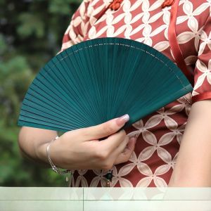 พัดกระดาษใบพัดแบบพับได้ทั้งส่วนบนทำจากไม้ไผ่ สำหรับผู้หญิง พัดแบบพกพาขนาดเล็กสไตล์จีนโบราณ ฤดูร้อน 2024