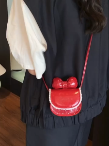 กระเป๋าสะพายข้าง PU สไตล์มินิมอลสำหรับเด็ก มาพร้อมดีไซน์โบว์ผีเสื้อ เหมาะสำหรับโรงเรียนและนอกบ้าน