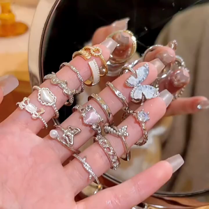 Cincin hati modis berlubang mewah ringan dan sederhana