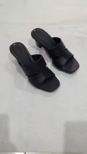 Dép nữ cao gót 5cm quai ngang da bò TRường Hải màu đen - DN140