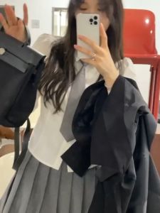 Kemeja lengan pendek wanita gaya Korea populer kemeja lengan panjang kerah V putih standar atasan hitam kerah retro