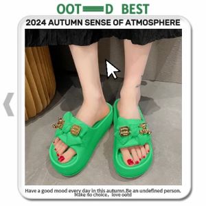 LHMonday สินค้าแนะนำ รองเท้าแตะแบบสวมแฟชั่น ทรงสวยโดนใจวัยรุ่นมาก สีสันสดใส ใส่แล้วฟินเฟร่อ เพราะน้ำหนักเบา รองรับสรีระเท้าได้ดี ใส่แล้วไม่เจ็บเท้า ราคาดีโดนใจ สั่งเลยก่อนของหมด