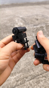 Đèn Laze Kim Loại Mini D4 Tia Đỏ và Tia Xanh Lá Pin Cúc Áo Chỉnh 4 Hướng - Đồ Chơi Zin Zin