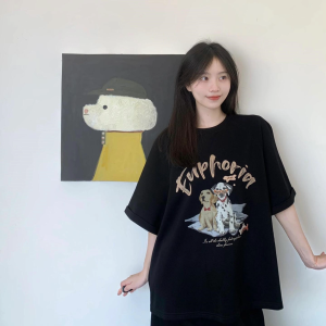 T-Shirt Wanita Hitam Lengan Pendek Desain Korea Longgar Ukuran Besar Motif Anjing & Huruf Keren Katun Tipis Bernapas Premium Tren Musim Panas 2025 Slim Fit Kerah Bulat Estetik Gaya Minimalis Manis dan Imut Modis Serbaguna Nyaman Santai Tops