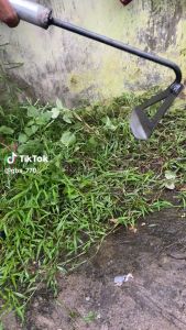 Cangkul Mini Segitiga Bolong Koret Rumput Gulma Liar - Cangkul Kecil Berkebun Pembersih Rumput