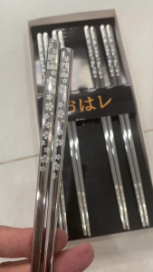 Set bộ 5 đũa inox kháng khuẩn cao cấp Shikisai hoa đào Nội Địa Nhật Bản