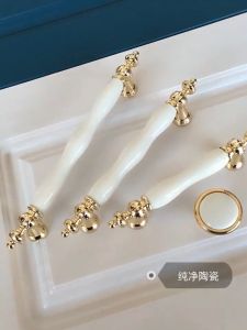 Tarikan Handle Pintu Modern & Gagang Lemari Gold: Elegan dan Fungsional