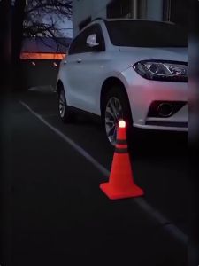 Foldable Traffic Cone with Weighted Base and LED Light / 45 cm Multifunctional Pop-Up Reflective Traffic Safety Cones