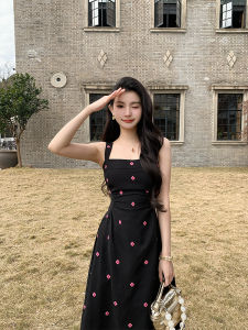 Deng Liujiu French Vintage Floral Embroidery Black Strap Dress Women Summer Waist Cinching Slimming Bodycon Mini Dress