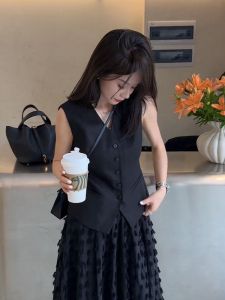 YUFUQING | เสื้อกั๊กแขนกุดคอวีสีดำ ทรงเข้ารูป ทรงสลิมฟิต สำหรับผู้หญิง แฟชั่นฤดูร้อน 2025 เสื้อผ้าทำงาน ผ้าโพลีเอสเตอร์ 100%