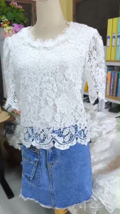 PIYAWAN เสื้อลูกไม้สีขาว เสื้อขาวใส่งานบวช ใส่ทำบุญ ใส่ไปวัด Freesize อก 42 ยาว 25 นิ้ว No.512 ส่งฟรี มีบริการเก็บเงินปลายทาง