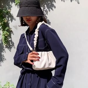 กระเป๋าสะพายข้าง หนังพรีเมี่ยม ดอกเบี้ย กระเป๋าผู้หญิง กระเป๋าแฟชั่นสายสะพายโซ่