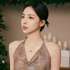 ZHOU LIU FU 周六福925 Sterling Silver Green Gemstone Pendant Necklace Fashionable Jewelry Gift for Women J0614630