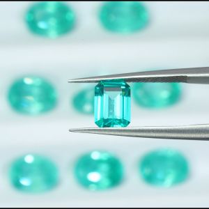 ได้รับการรับรองจาก AGL เจียระไนแบบมรกตที่ปลูกในห้องแล็บด้วย YAG สี Paraiba ที่ทำจากอิตเทรียมอะลูมิเนียมการ์เนตพร้อมส่วนประกอบ YAG หลวมสำหรับเครื่องประดับ DIY