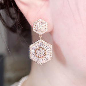 SEQUITO เครื่องประดับหูผู้หญิงที่งดงามเครื่องประดับสีเหลืองชุบทองการตั้งค่าปูเงาเพชรสังเคราะห์ AAAA ทรงหกเหลี่ยมต่างหูรูปหยดน้ำยาวสำหรับ SE954ปาร์ตี้