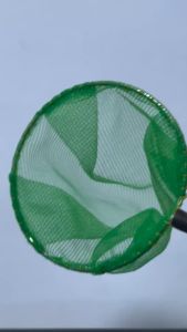 กระชอนตักปลากัด แบบตาข่ายทรงกลม ขนาด 6 CM ไม้ยาว 29 CM คละสี By วสันต์ อุปกรณ์ปลาสวยงาม