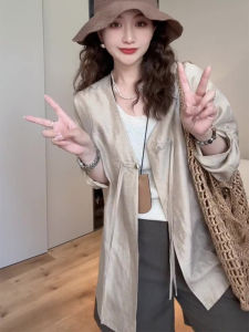 เสื้อเชิ้ตแขนยาวทรงหลวมสไตล์ฝรั่งเศสสำหรับผู้หญิงในช่วงฤดูร้อนปี 2025 เสื้อคาร์ดิแกนเปิดไหล่ป้องกันแสงแดดแบบบางและยาวปานกลาง