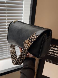 Fashionable Retro Large Capacity Womens Shoulder Crossbody Bag Soft PU Leather Casual Style Youth Friendly Handbag