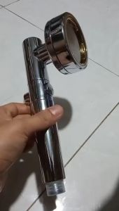 Vòi sen 881 tăng áp xoay 360° có nút mở khoá nước trên thân vòi