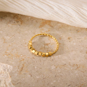 Besfome Mới Thiết Kế Kết Cấu Nhẫn vàng 18K mạ Vàng Thép Không Gỉ Sáng Bóng Không Thấm Nước Thời Trang dây mảnh Đính Cườm nhẫn nữ