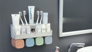 ที่แขวนแปรงสีฟัน พร้อมที่บีบยาสีฟัน ชุดแก้ว 3 ใบ แบบ 3IN1 (TBB001)