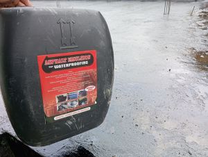 Asphalt emulsion aspal cair cat pelapis 25kg solusi anti rembes dan bocor dengan daya rekat lebih kuat tahan lama dan cepat kering