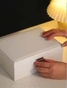 กล่องกำมะหยี่ ใส่เครื่องประดับ สร้อย แหวน ต่างหู กำไล ( มือ 2 ) สินค้าพร้อมส่งจ้า