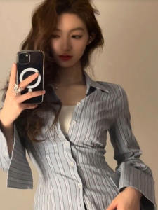 เสื้อเชิ้ตคอโปโลแขนยาวเข้ารูปสไตล์ย้อนยุคสำหรับผู้หญิง เสื้อเชิ้ตทรงสลิมฟิตทรงเข้ารูป ทรงเข้ารูป เสื้อเชิ้ตคอโปโล