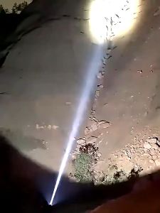 Senter Sorot LED Teleskopic / Senter Senter Portabel Super Terang Senter Jarak Jauh Tahan Air