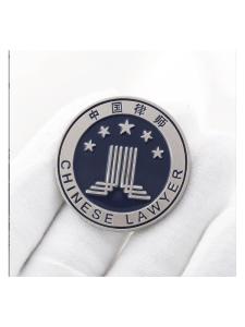 จี้โลหะขนาดใหญ่สำหรับทนายความ จี้ติดเสื้อผ้าแบบเข็ม จี้หน้าอกสำหรับทนายความ เครื่องประดับแฟชั่นสุดเท่จาก Jingshan Chenlan