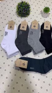 ถุงเท้า ถุงเท้าข้อกลาง ผู้หญิงผู้ชาย 1แพ็คมี12คู่ สินค้าคละสีคละลาย เนื้อผ้าดี สบายจ้า คล้าย