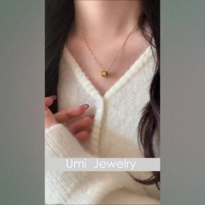 สร้อยคอไทเทเนียมเส้นเล็ก 2025 จี้ทรงเอวเล็ก เน้นกระดูกไหปลาร้า สไตล์หรู สำหรับผู้หญิง