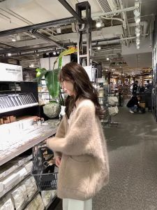 เสื้อคาร์ดิแกนถักคอวีสีน้ำตาลคล้ายขนกระต่ายสไตล์ย้อนยุคสำหรับผู้หญิง ฤดูใบไม้ร่วง/ฤดูหนาว ทรงหลวม แขนยาว สไตล์ลำลอง สัมผัสหรูหรา