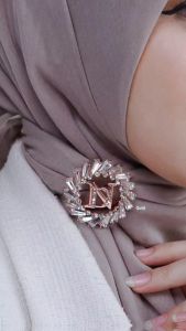 Nadheera Luxury Swavannada Brooch Gold ZH87