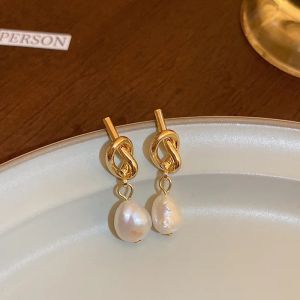 2026 New French Elegant Gold Color Bean Spliced Flat Pearl Earrings for Korean Fashion Jewelry Party Womens Sweet Accessories