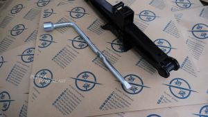 Dongkrak Mobil Innova Fortuner 2 Ton dan Kunci Roda 21mm