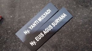 nama tage. nama dada 8x2 hitam putih grafir